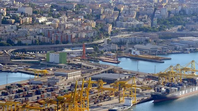 Foto Bruni 14.12.12 Autorità Portuale TS:il porto commerciale e la ferrovia