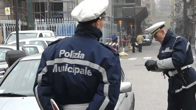 BRUNI TRIESTE 26 02 08 CONTROLLI DELLA POLIZIA MUNIC ALLE LIMITAZIONI SUL TRAFFICO