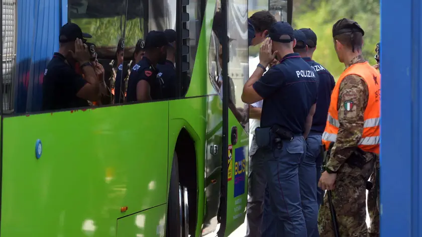 Controlli al confine italo-sloveno (Bruni)