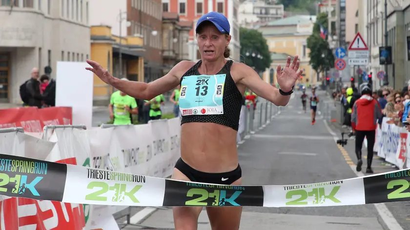 La podista ucraina Nataliya Lehonkova, vincitrice della 21K nel 2022