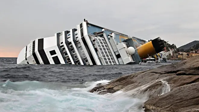 La costa Crociera naufragata , maltempo e mare grosso Oggi 15 gennaio 2012 ANSA/MASSIMO PERCOSSI