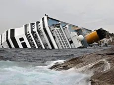 La costa Crociera naufragata , maltempo e mare grosso Oggi 15 gennaio 2012 ANSA/MASSIMO PERCOSSI