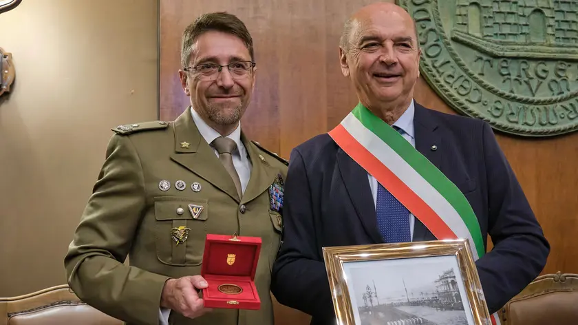 Il comandante Francesco Maioriello con il sindaco Dipiazza Foto Silvano