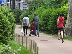 Passanti e runner al Giardino pubblico di Trieste