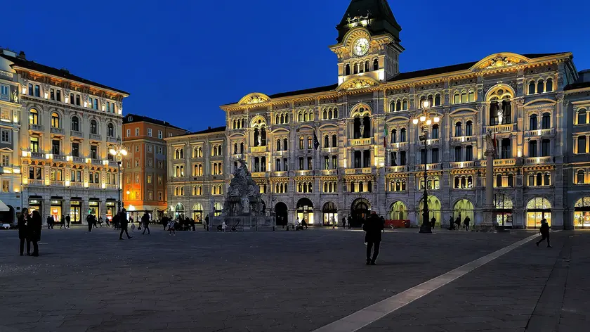 Lasorte Trieste 09/02/22 - Piazza Unita', Municipio Illuminato, Notturno