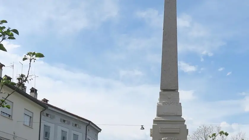 L’obelisco della fontana di San Rocco progettato da Lasciac Archivio