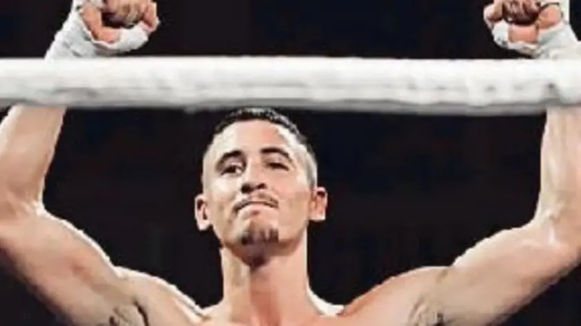 Il pugile triestino Riccardo Rizzi festeggia dopo aver conquistato il titolo di campione d’Asia superwelter