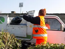 Un’operatrice di Isontina Ambiente