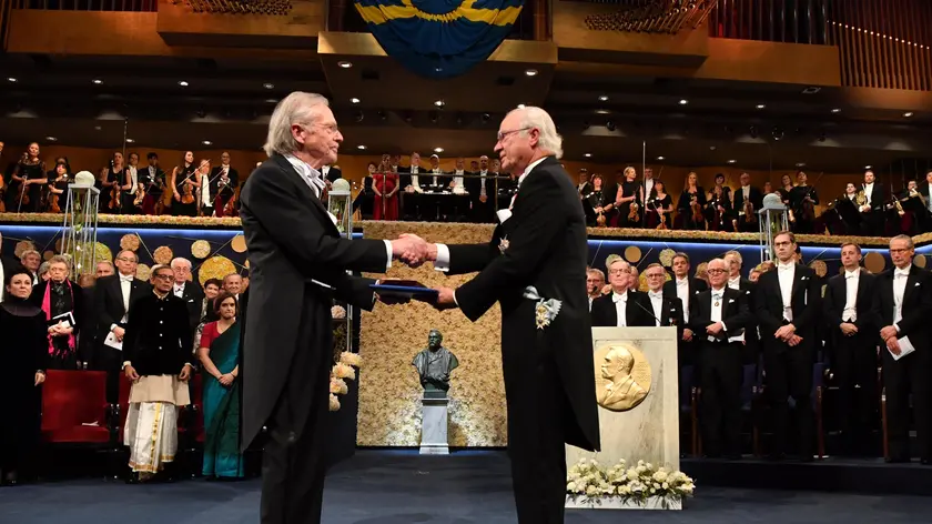 epa08060305 Austrian author Peter Handke (L) receives the 2019 Nobel Prize for Literature from King Carl XVI Gustaf (R) of Sweden during the Nobel Prize award ceremony at Stockholm Concert Hall, in Stockholm, Sweden, 10 December 2019. EPA/Jonas Ekstromer / POOL SWEDEN OUT