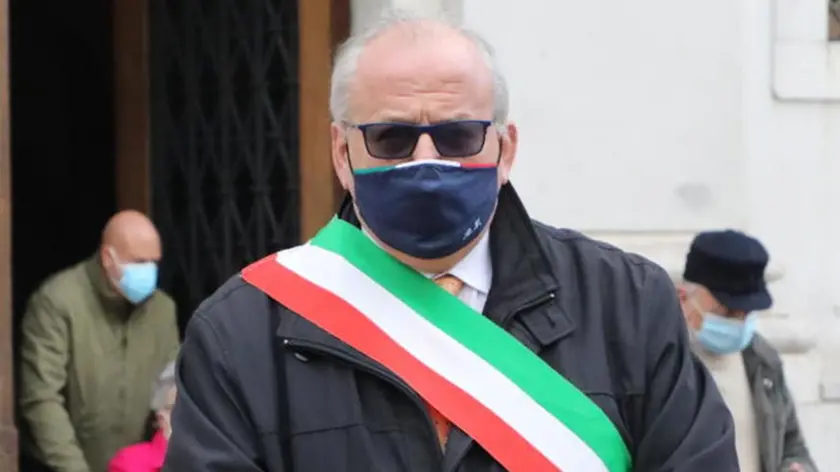 Il sindaco Rodolfo Ziberna davanti al municipio. Foto Bumbaca