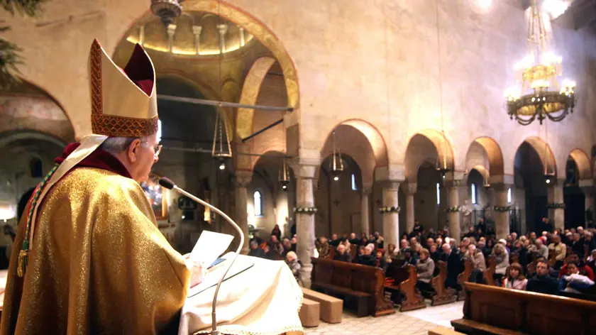 Il vescovo Crepaldi durante la messa a San Giusto (foto Lasorte)