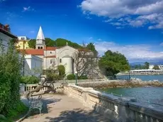 Uno degli stupendi scorci offerti dal lungomare di Abbazia a chi lo percorre