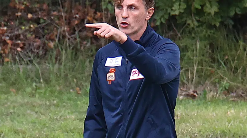 L’ex bomber della Triestina e attuale allenatore del Sistiana Denis Godeas