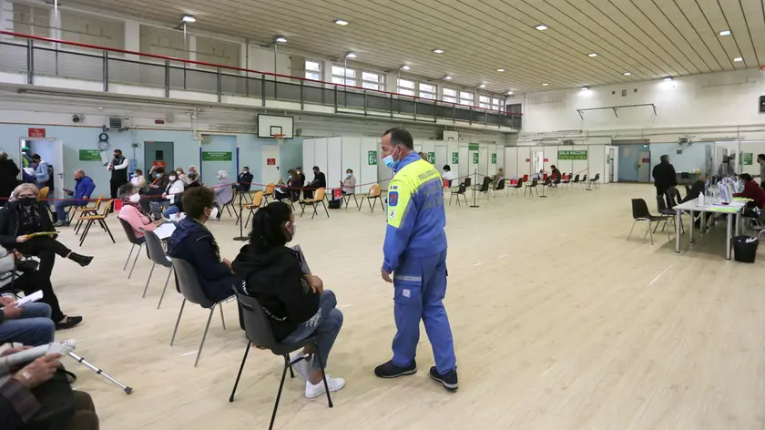 Il centro vaccinale di Muggia fresco di inaugurazione. Foto Andrea Lasorte