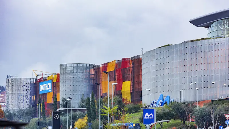 Esterno del centro commerciale Montedoro