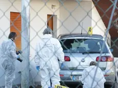 La Scientifica nella villa in cui il gioielliere è stato ucciso. Nel riquadro, Olivera Petrović Ristić (foto Europol)