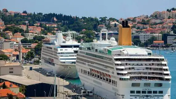 epa03764640 Crusie ships are seen at the port in the old town of Dubrovnik, Croatia, 28 June 2013. Croatia will join the European Union on 1 July 2013 with fireworks and fanfare, but also many questions about whether it is ready to live up to the standards to which it professes. EPA/STRINGER