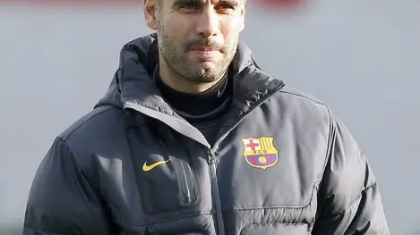 epa03045922 FC Barcelona's coach Josep Guardiola takes part in a team's training session at Sant Joant Despi's Sport Complex in Barcelona, northeastern Spain, 31 December 2011. EPA/ANDREU DALMAU