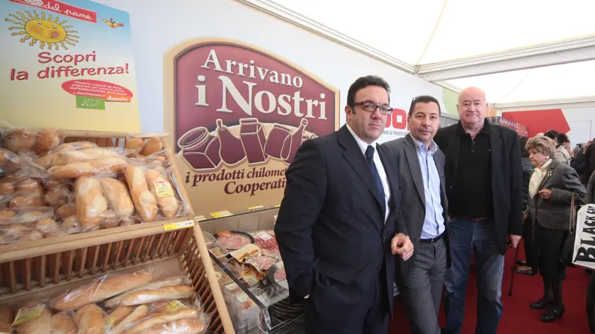 Al centro Pier Paolo della Valle. Il primo da destra è il presidente Livio Marchetti