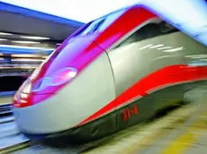 20091113 - ROMA - FS:NAPOLITANO INAUGURA NUOVO TRATTO AV ROMA-NAPOLI - L'inaugurazione del treno Frecciarossa, oggi 13 novembre 2009 alla stazione di Roma Termini. Il treno percorrera' per la prima volta i nuovi 19 chilometri di ingresso a Napoli che completano la linea ad Alta velocita'-alta capacita' tra le due citta'. ANSA / ALESSANDRO DI MEO / DBA