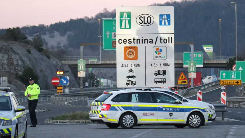 Controlli al confine di Fernetti in una foto di archivio