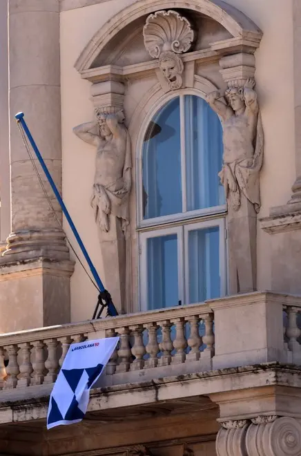 Foto BRUNI 05.10.2018 Barcolana 50:Bandiere sui palazzi e gente