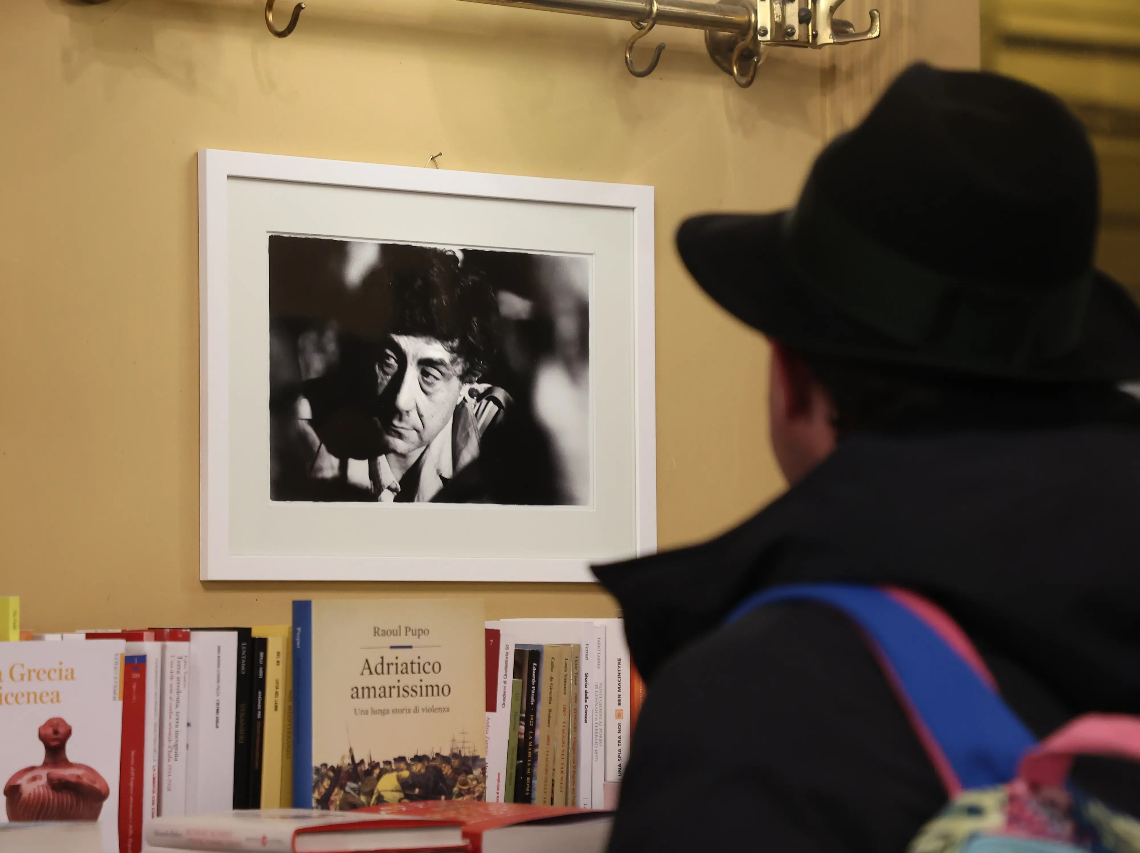 Una mostra fotografica su Franco Basaglia esposta al Caffè San Marco