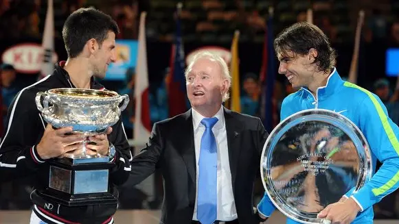 epa03085043 Novak Djokovic of Serbia (left) holding the winners trophy, Australian tennis legend Rod Laver (centre) and Rafael Nadal of Spain (right), after the men's final match at the Australian Open tennis tournament in Melbourne, 30 January 2012. Djokovic defeated Nadal in five sets. EPA/JOE CASTRO