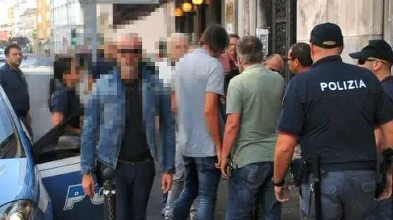 Un momento dell'arresto in un'immagine inviata da un lettore