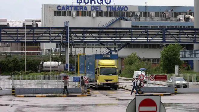 sterle trieste 05 05 08 esterno della cartiera burgo fine turno