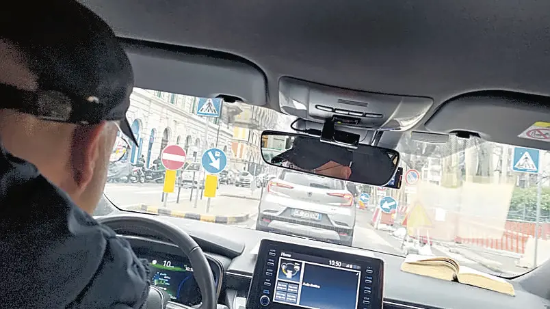 Ettore Cossutta e, foto Lasorte, alcuni taxi in servizio