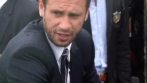 Antonio Cassano arriva all'aeroporto di Malpensa, dopo l'eliminazione della squadra italiana dal mondiale di calcio in Brasile, a Varese 26 giugno 2014. ANSA/MATTEO BAZZI