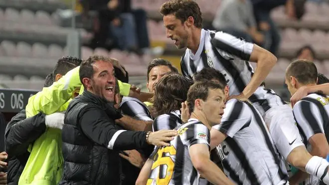 Fc Juventus' players celebrates after Mirko Vucinic scored the 1-0 against Cagliari Calcio during their Italian Serie A soccer match at 'Nereo Rocco' Stadium in Trieste, 6 May 2012. ANSA/ANDREA LASORTE