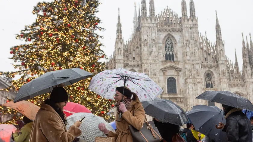 08/12/2021 Milano, Neve a Milano nelle vie del centro e Piazza Duomo