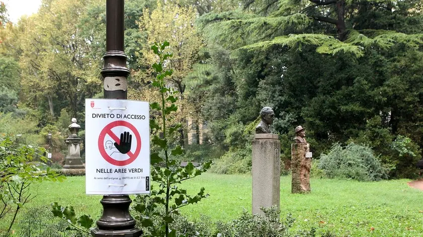 Silvano Trieste 12/09/2016 Giardino Pubblico, divieto di accesso alle aree verdi