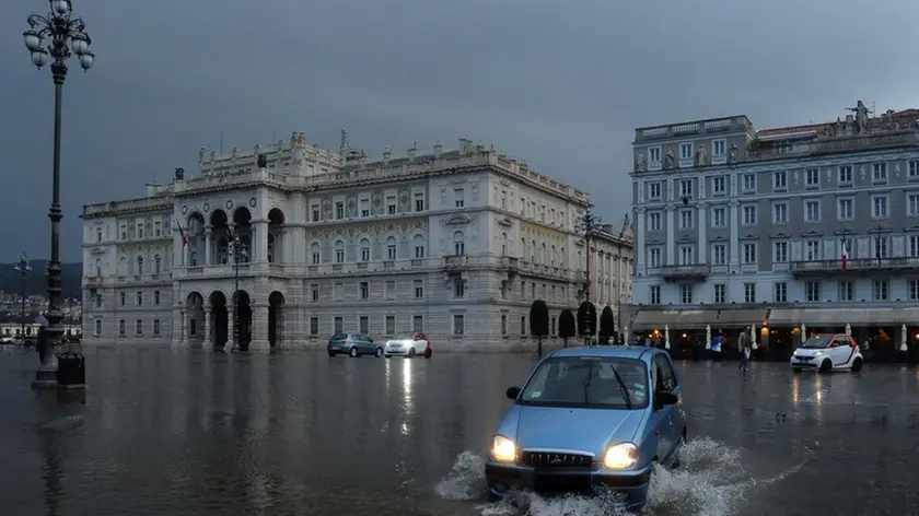 Piazza Unità allagata (Bruni)