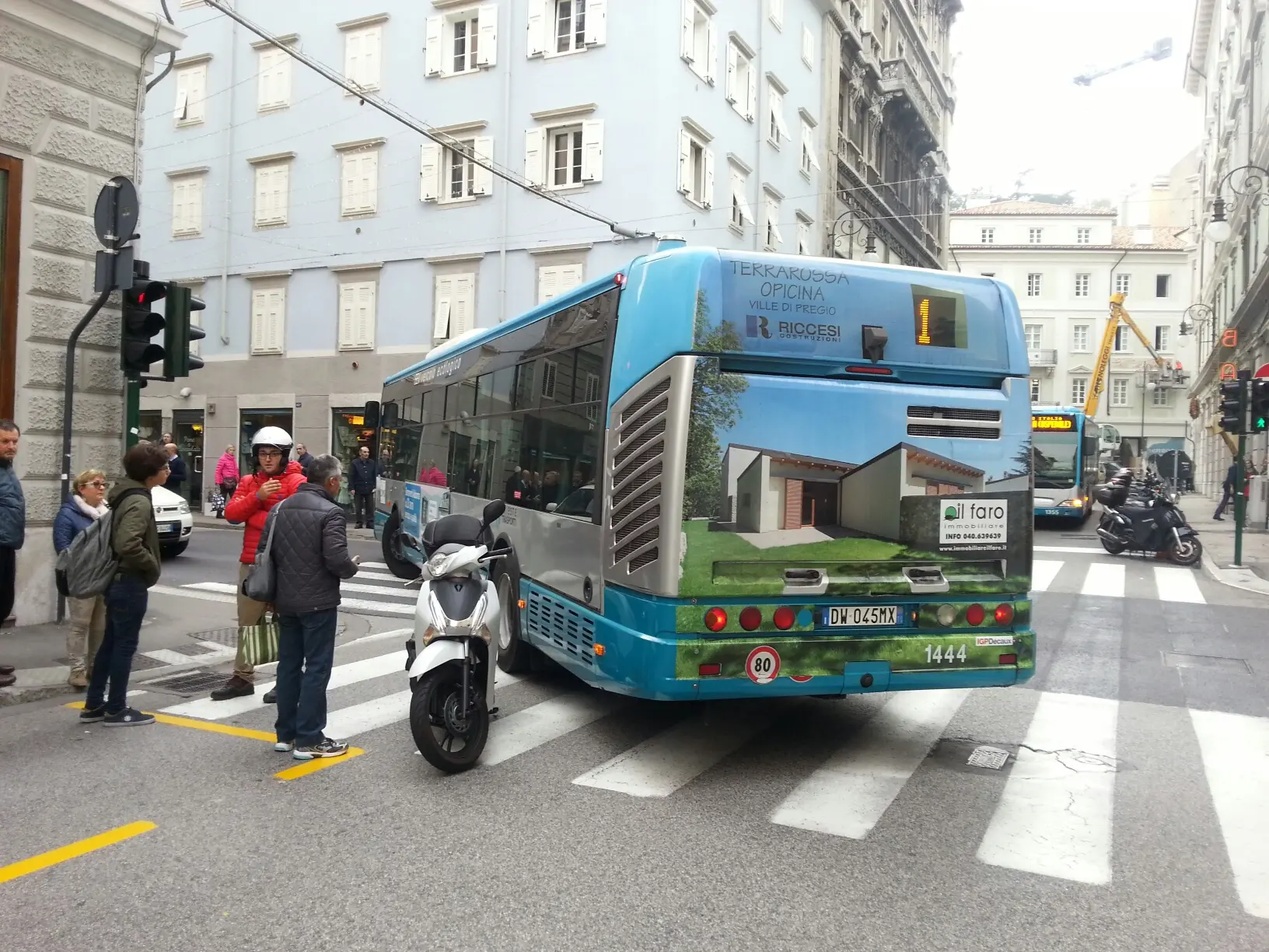 I mezzi coinvolti nell'incidente (foto di Andrea Di Matteo)