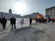 La protesta in piazza Unità (Lasorte)