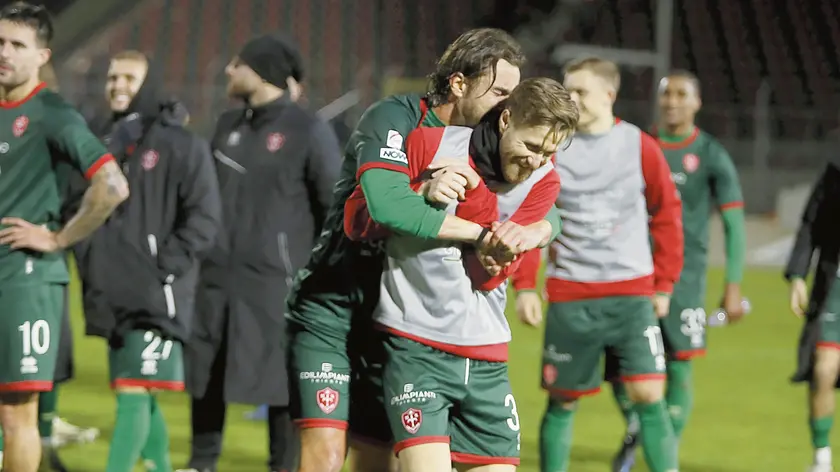 Nel fotoservizio Mariani Celeghin travolge D’Urso a fine gara