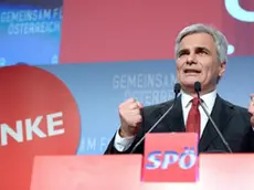 epa03889011 Social Democratic Party (SPÖ) candidate, chancellor Werner Faymann at the SPÖ election party in Vienna, Austria, 29 September 2013. Austria's ruling coalition of social democrats and conservatives hold on to a narrow majority in parliamentary elections but lose ground to far-right and eurosceptic parties, according to projections. EPA/ROLAND SCHLAGER