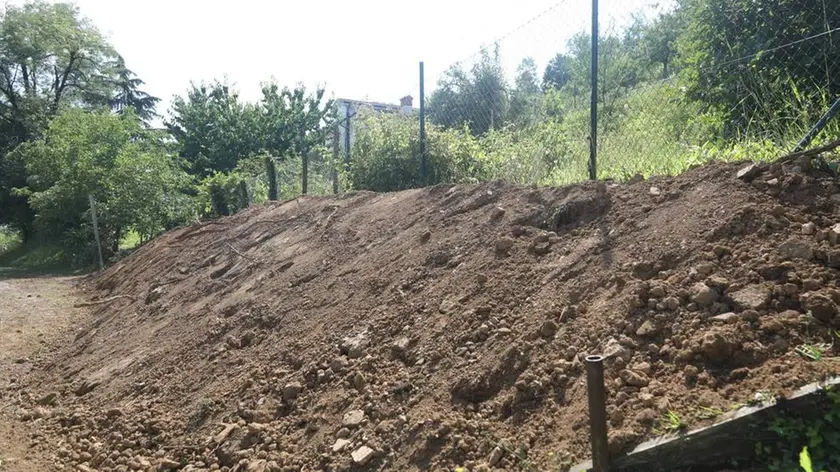 Bumbaca Gorizia 17.06.2018 Cumuli di terra Castagnavizza © Fotografia di Pierluigi Bumbaca