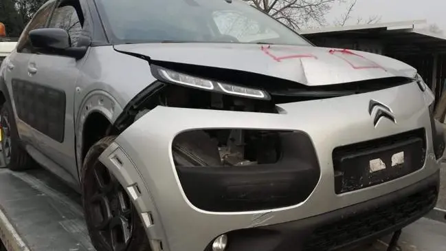 La C4 Cactus completamente distrutta ritornata nelle disponibilità del proprietario Francesco