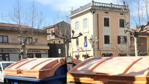 Foto BRUNI TRieste 15 03 10 Muggia:cassonetti immondizie
