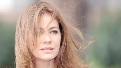 Elena Sofia Ricci sarà Teresa Battaglia in “Fiori sopra l’inferno” di Ilaria Tuti per la Rai