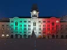 Lasorte Trieste 23/03/20 - Piazza UnitÃ , Municipio illuminato con il Tricolore, Emergenza Coronavirus