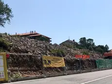 Il cantiere bloccato dai vigili vicino al piazzale dei 7 Nani