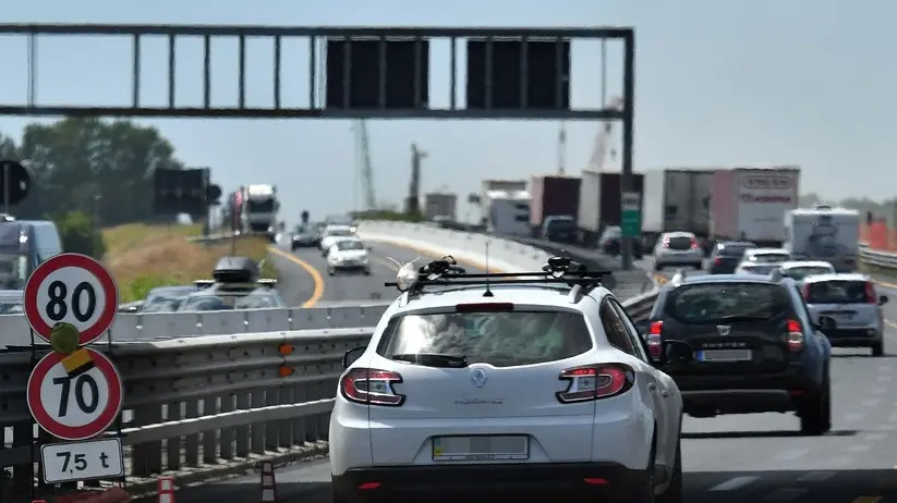 18 luglio 2017.Autovie Venete .Autostrada A4, cantieri terza corsia, conci, cartelloni stradali, cantiere sul Tagliamento, caselli autostradali, turismo, avvisi vs furti e abbandono animali, Alvisopoli..Copyright Foto Petrussi / Ferraro Simone