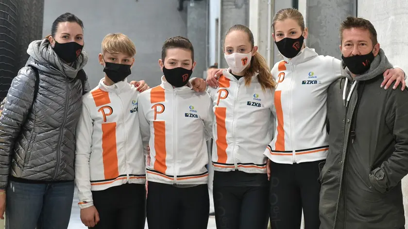 Il team del Polet: l'allenatrice Francesca Roncelli, Luka Peca, Kevin Zenič, Nina Dazzara, Sani Gregori e l'allenatore Mojmir Kokorovec