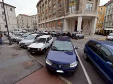 Foto Bruni 17.10.12 largo Granatieri:accesso ai parcheggi