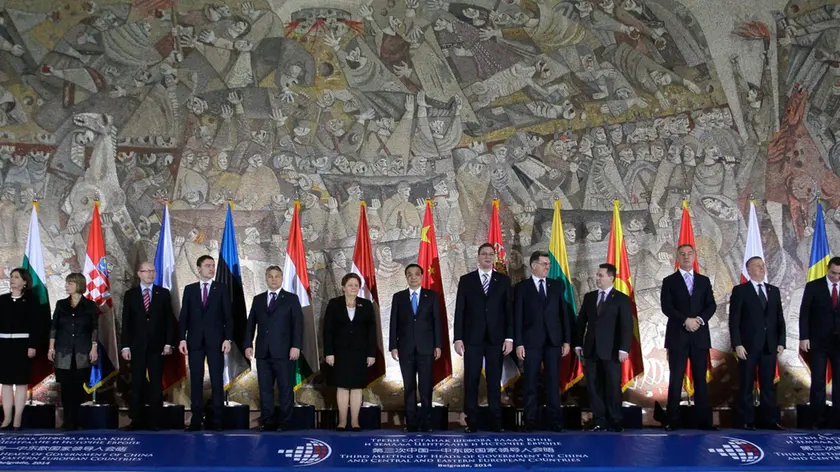 epa04531368 Heads of governments are seen during the family photo during the Third meeting of heads of government of China and central and eastern European countries in Belgrade, Serbia, 15 December 2014. The meeting taking place between 15 - 17 December 2014 strives to provide the continuation of joint efforts to strengthen cooperation between China and the Central and Eastern European countries. EPA/ANDREJ CUKIC